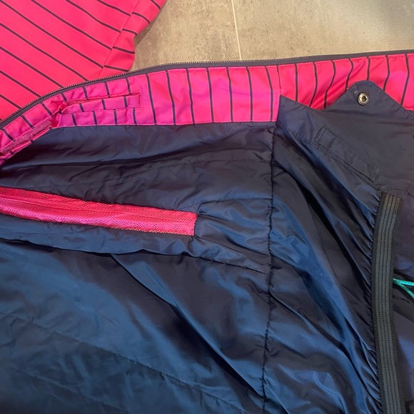 2/$30 O’Neill Snowboard Jacket - Women’s - Picture 5 of 9